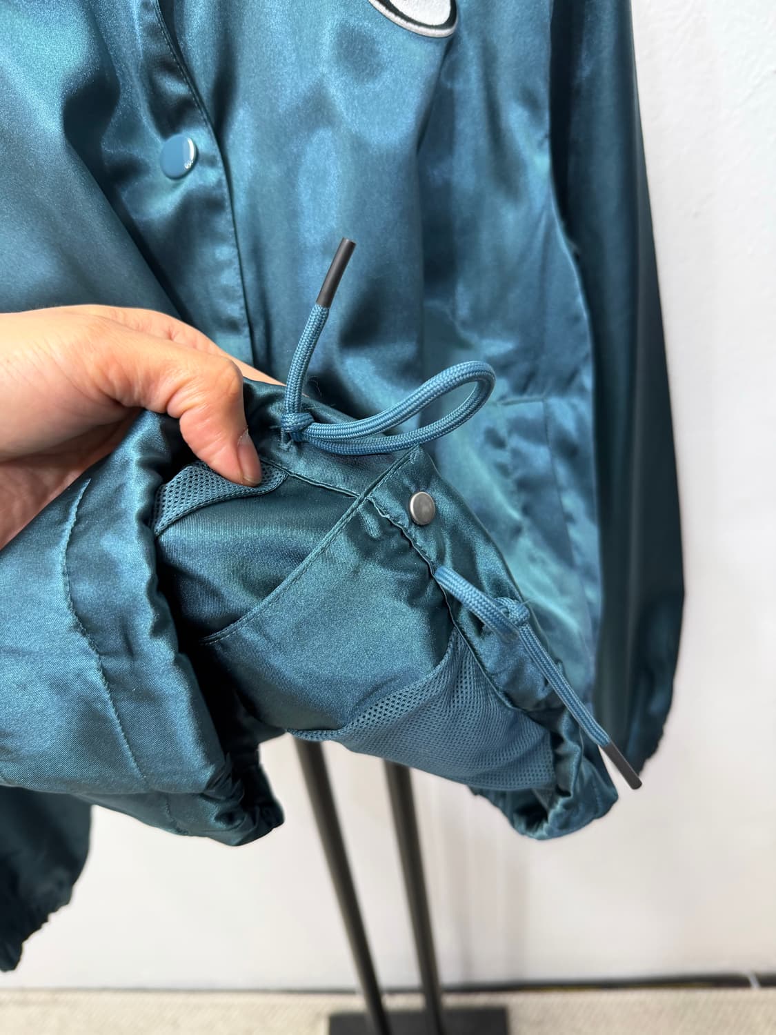 정품) 나이키 여성 루즈핏 크롭 바람막이 자켓 M 상품이미지4