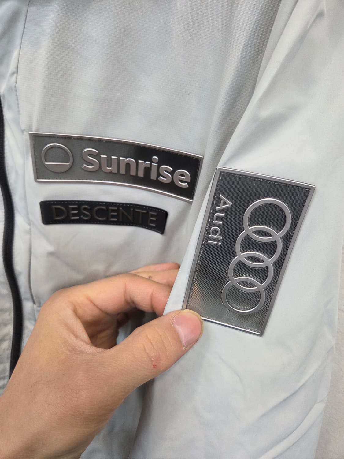 데상트 23년형 은장 레플리카 우븐자켓 s 90 상품이미지6