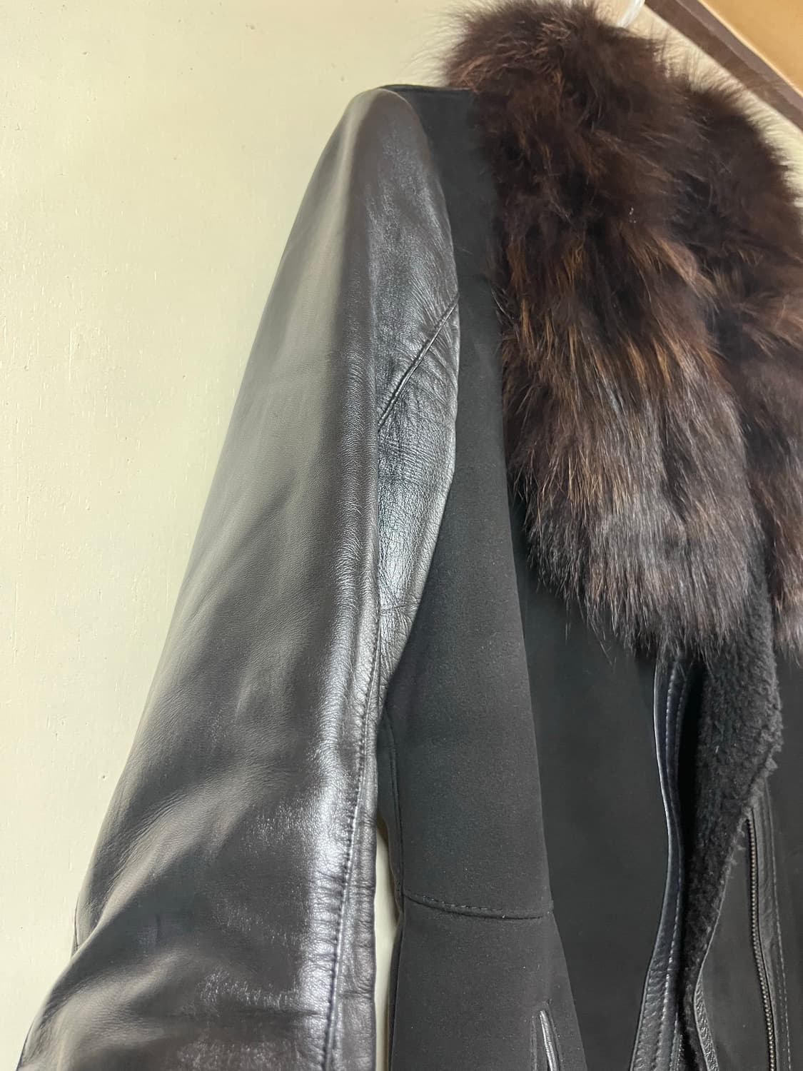 인조 무스탕 반코트 블랙 (기모O, 털 탈부착 X) 상품이미지2