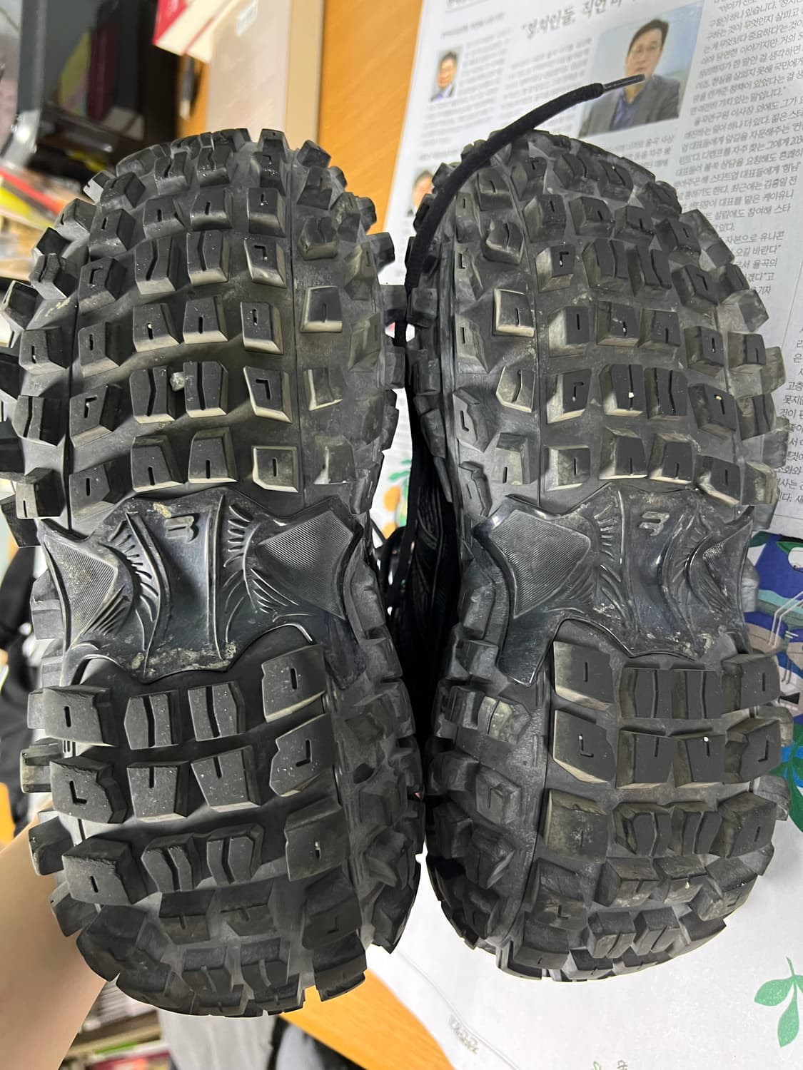 [40] 발렌시아가 디펜더 상품이미지6