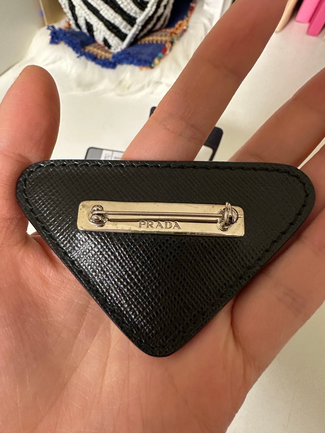 프라다 사피아노 레더 브로치 상품이미지3