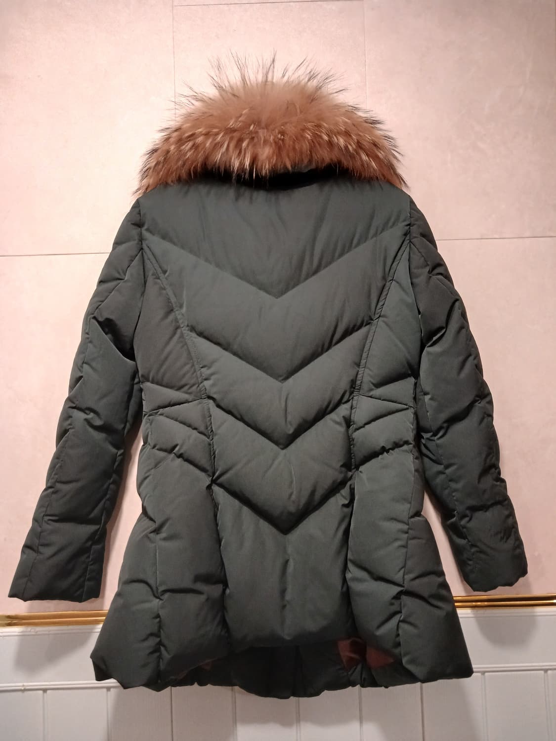 모조에스핀 정품 여성 락쿤털 100% 소재 패딩 85-91-164 상품이미지10