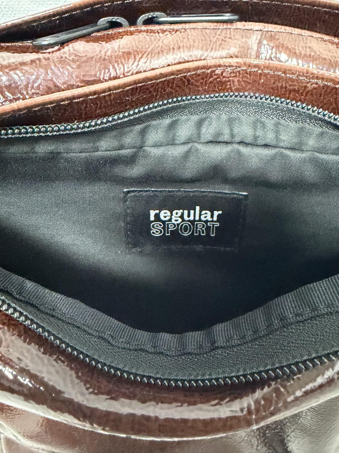 레귤라 코팅 크로스백 상품이미지3