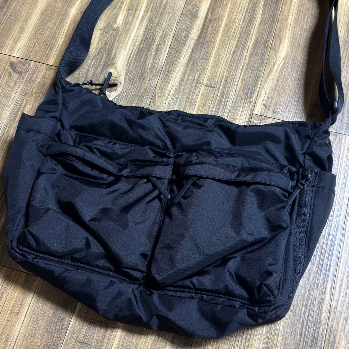 유니클로 멀티포켓 숄더백 크로스백 상품이미지2