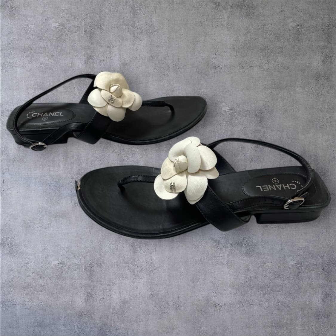 샤넬 Chanel 블랙 까멜리아 플립플랍 샌들 40 (250) 상품이미지2