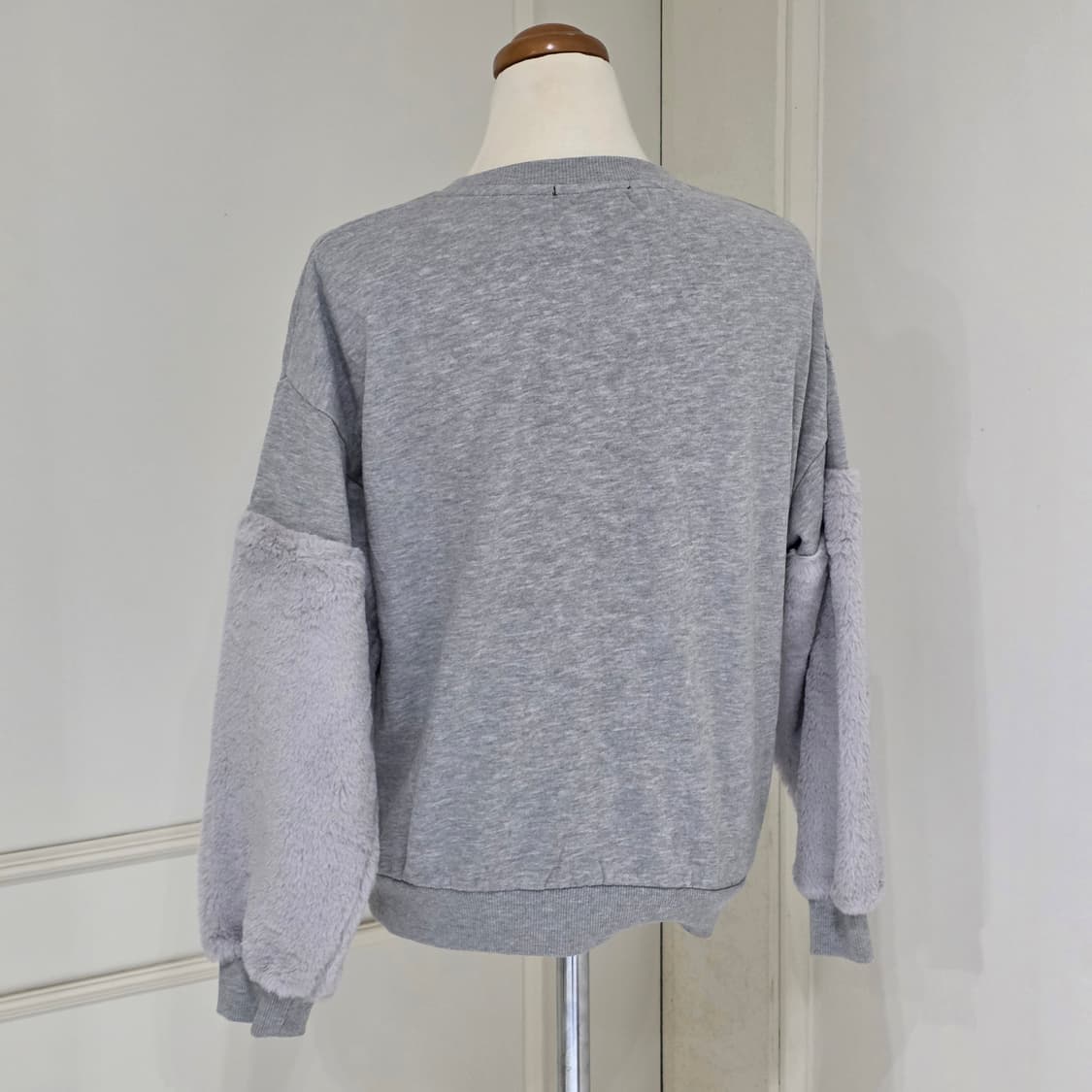 ingni 일본빈티지) 그레이 로맨틱 갸루 페이크 퍼 기모안감 맨투맨 상품이미지3