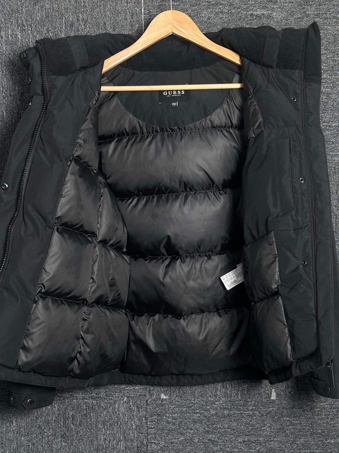 GUESS 블랙 후드 패딩 자켓 상품이미지3