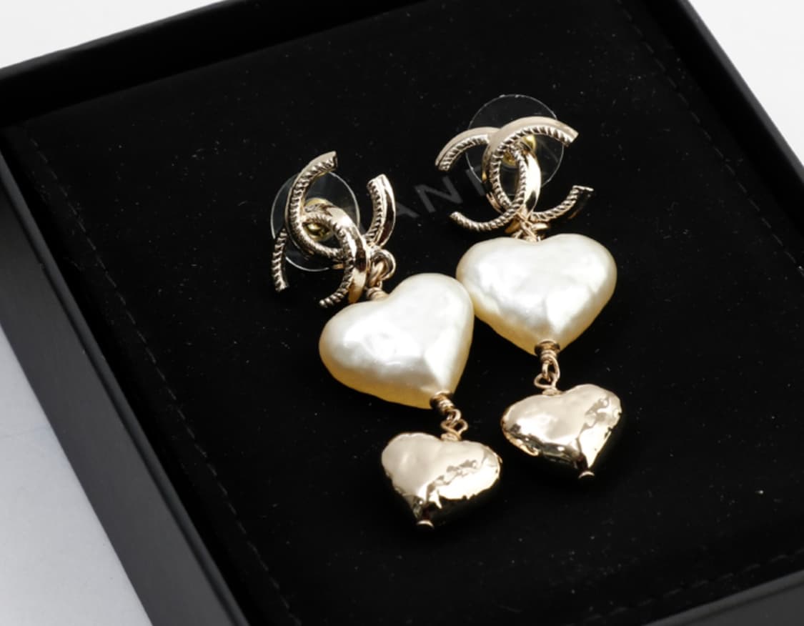 샤넬 CC로고 진주 하트 드롭 이어링 샴페인골드 귀걸이 상품이미지2