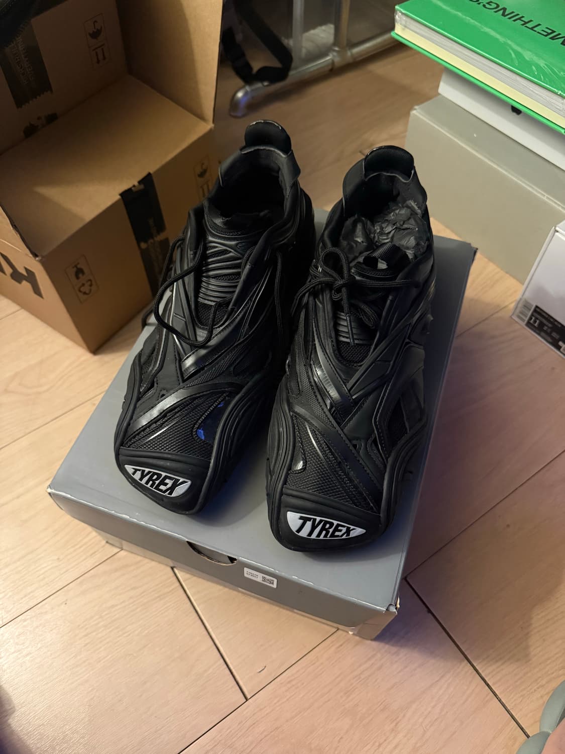 발렌시아가 타이렉스 43사이즈 블랙 상품이미지1