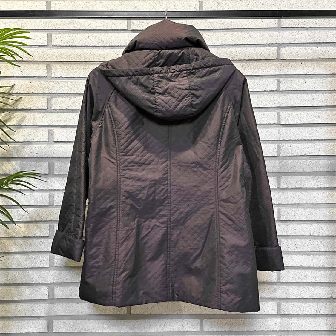 발망 퀼팅 후드 집업 자켓 볼륨 하이넥 투포켓 디테일 버건디 상품이미지3