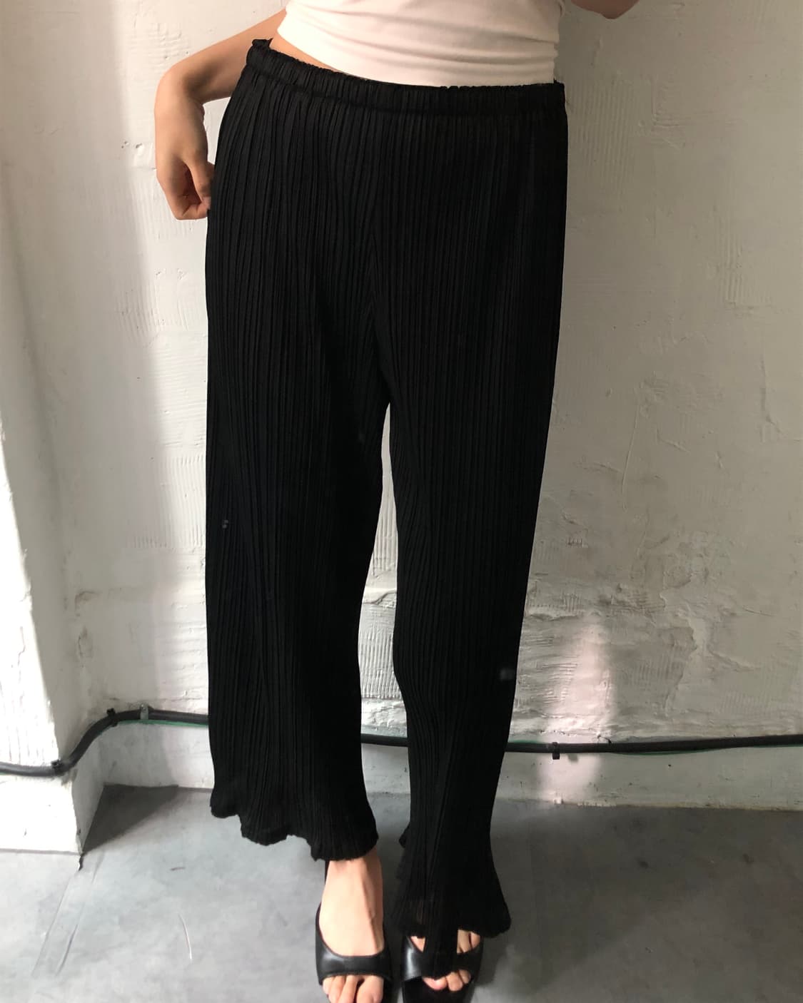 Issey Miyake 이세이미야케 블랙 밑단 러플 플리츠 팬츠 상품이미지3