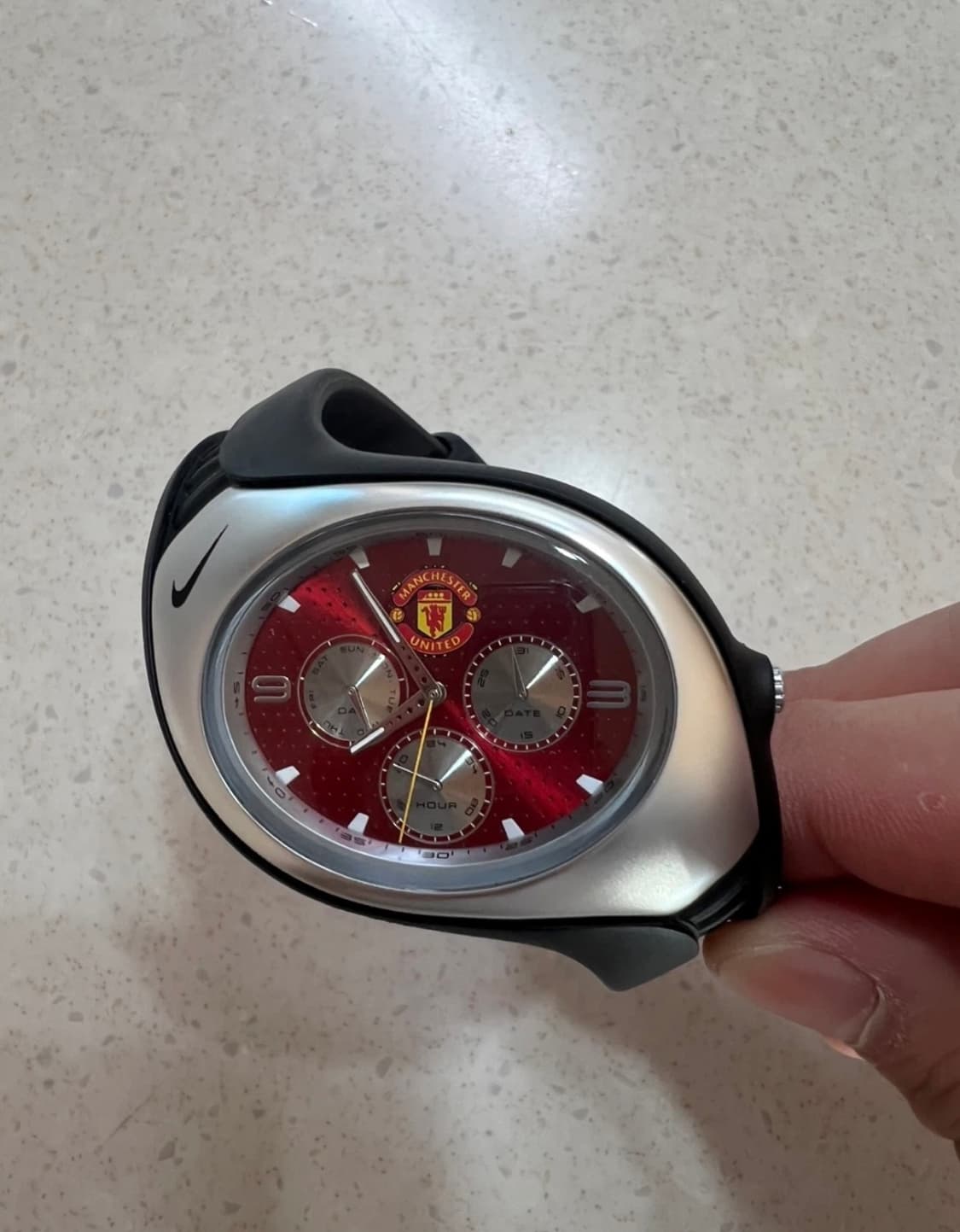 나이키 트라이엑스 시계 맨유 콜라보 상품이미지1