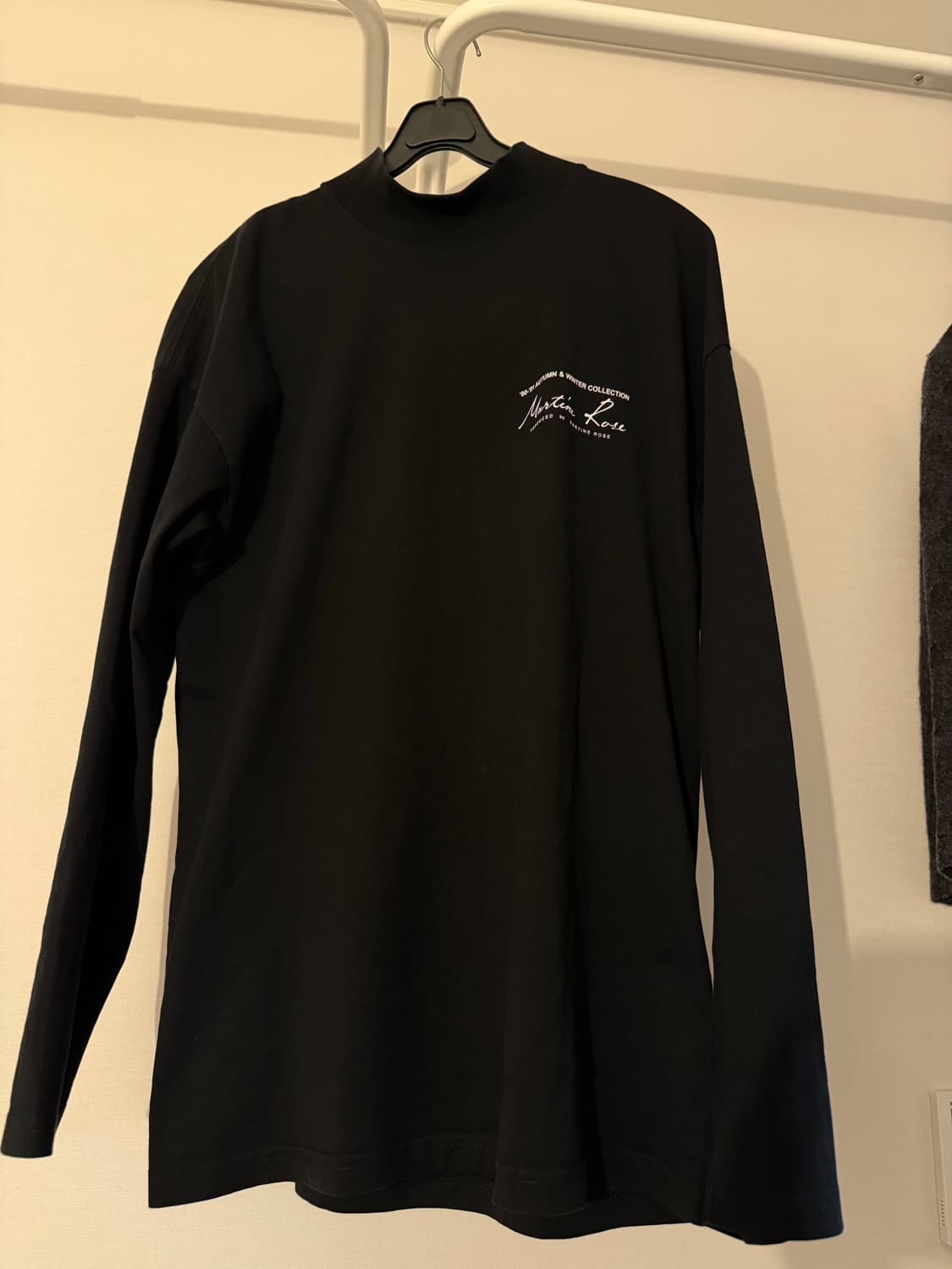 마틴로즈 모크넥 롱슬리브 블랙 상품이미지1