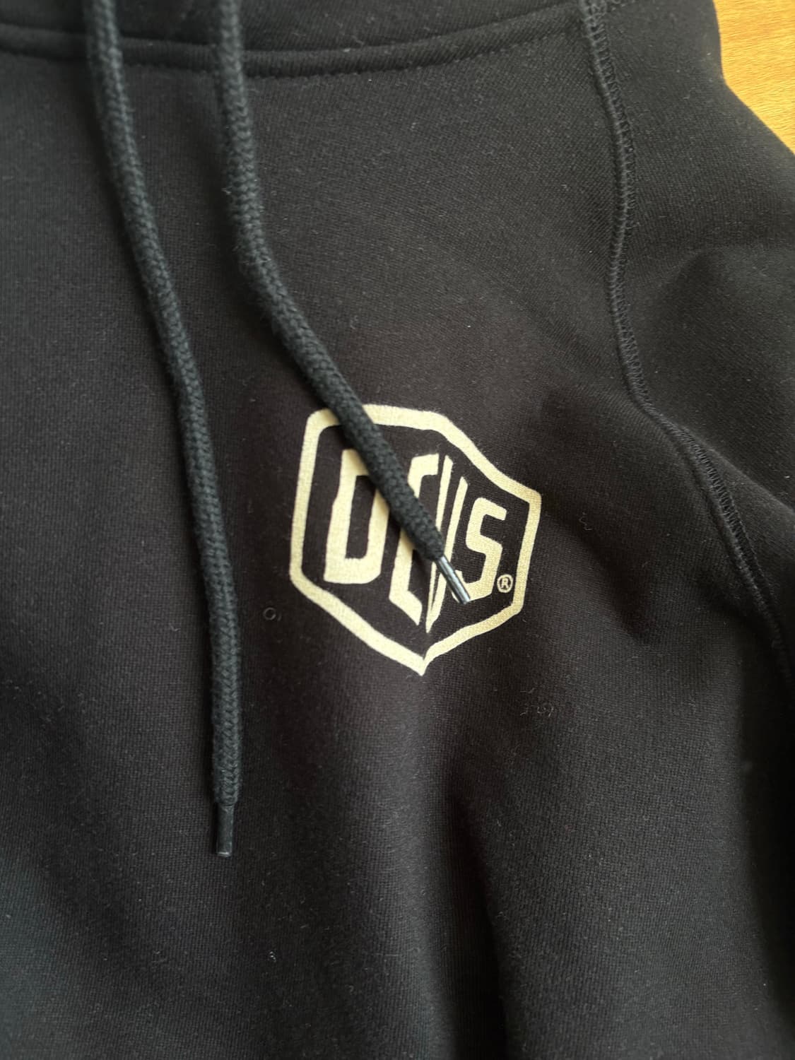 데우스 엑스 마키나 서울 컬리지 어드레스 후드 블랙 상품이미지3