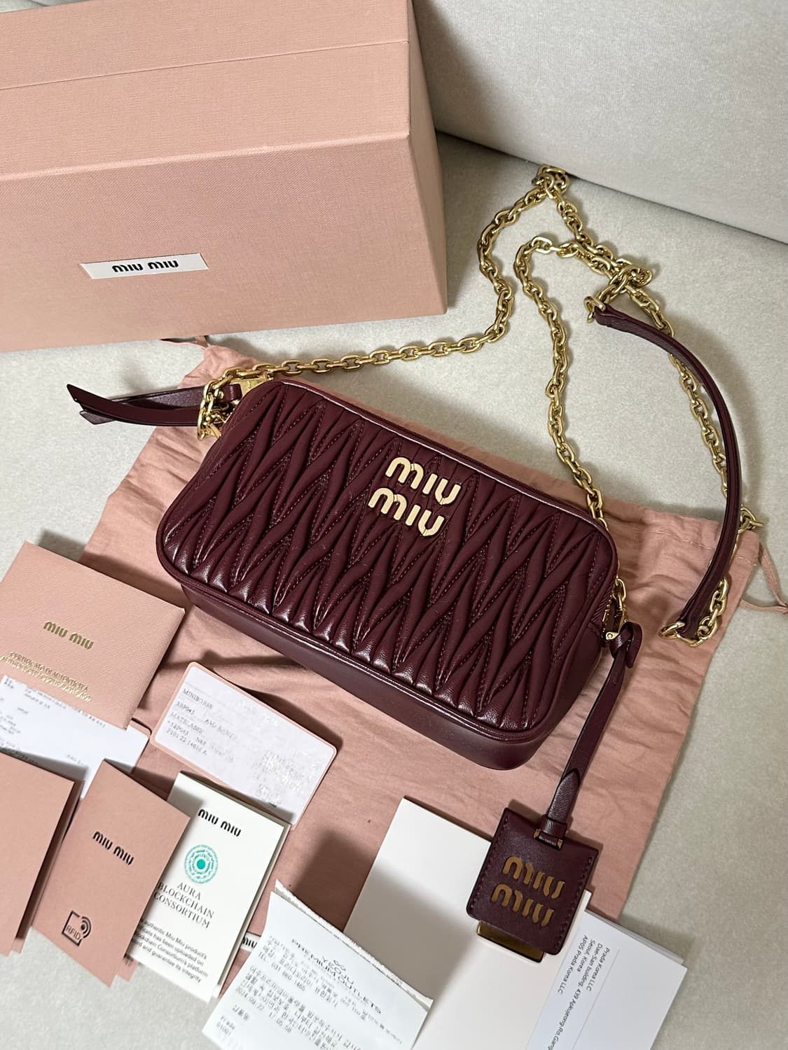 [새상품급 정품] 미우미우 마테라쎄 크로스백 상품이미지1