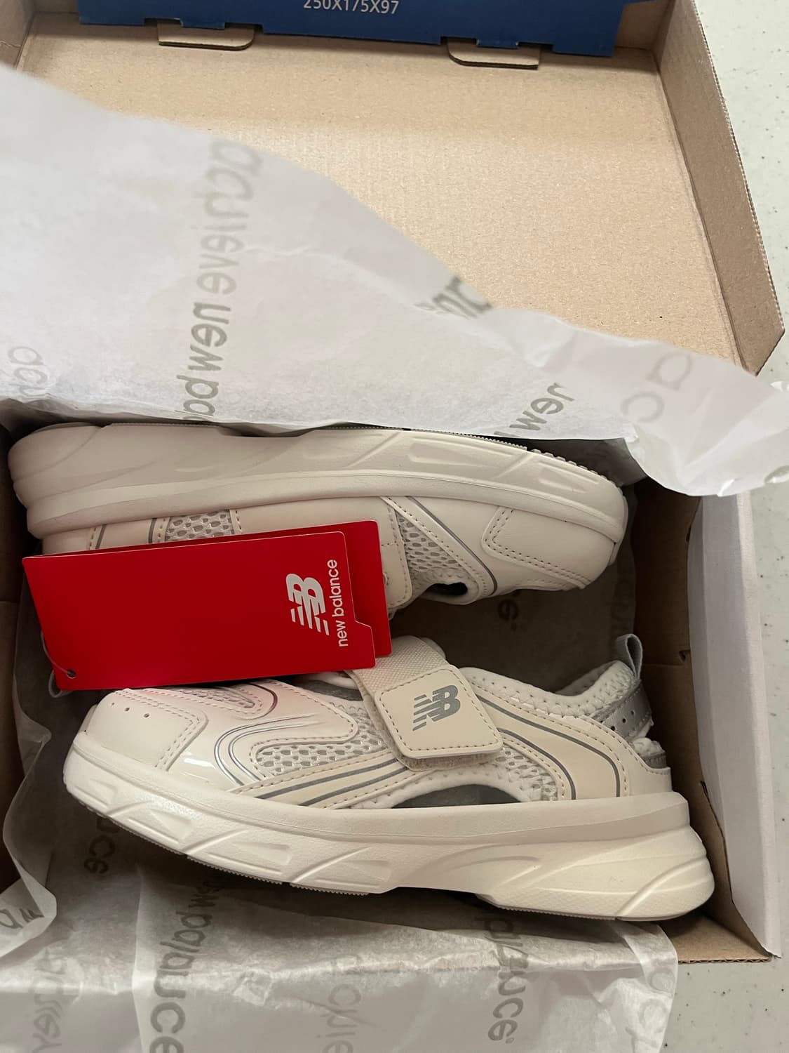 (200mm)아이보리 프리들엑스 샌들 뉴발란스 프리들x 새제품 팝니다 상품이미지2