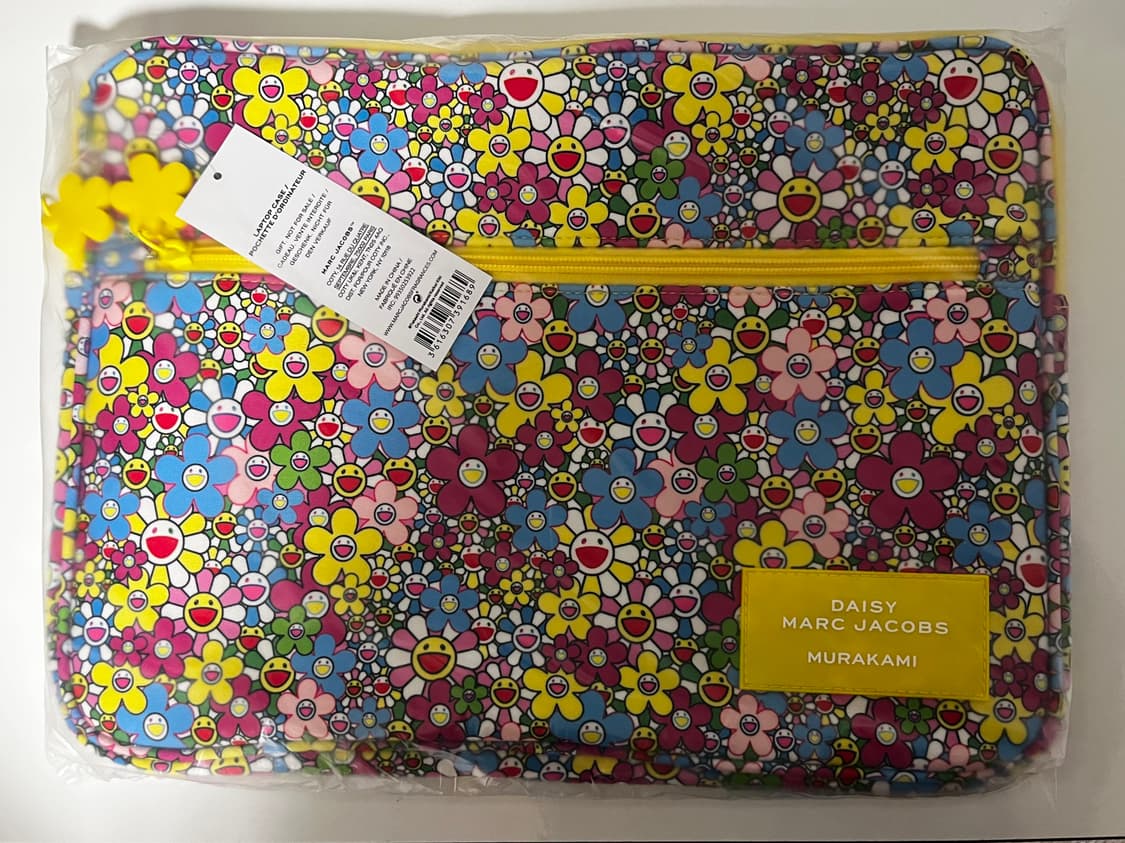마크제이콥스 X 무라카미타카시 노트북케이스 상품이미지1