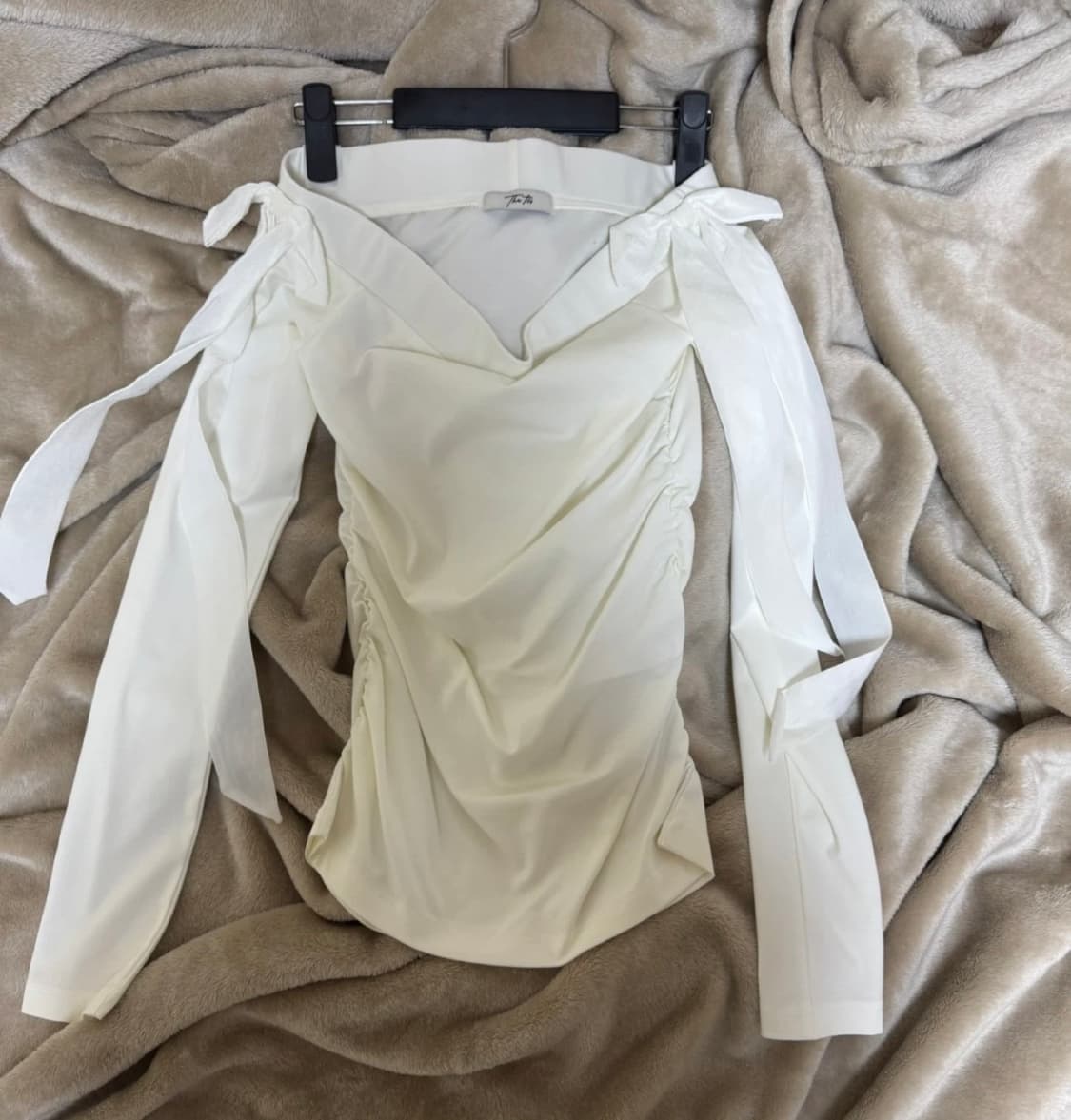 더티스 리본 오프숄더 상품이미지2