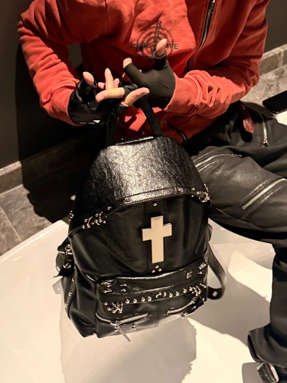 크로스 스터드 레더 백팩 상품이미지5