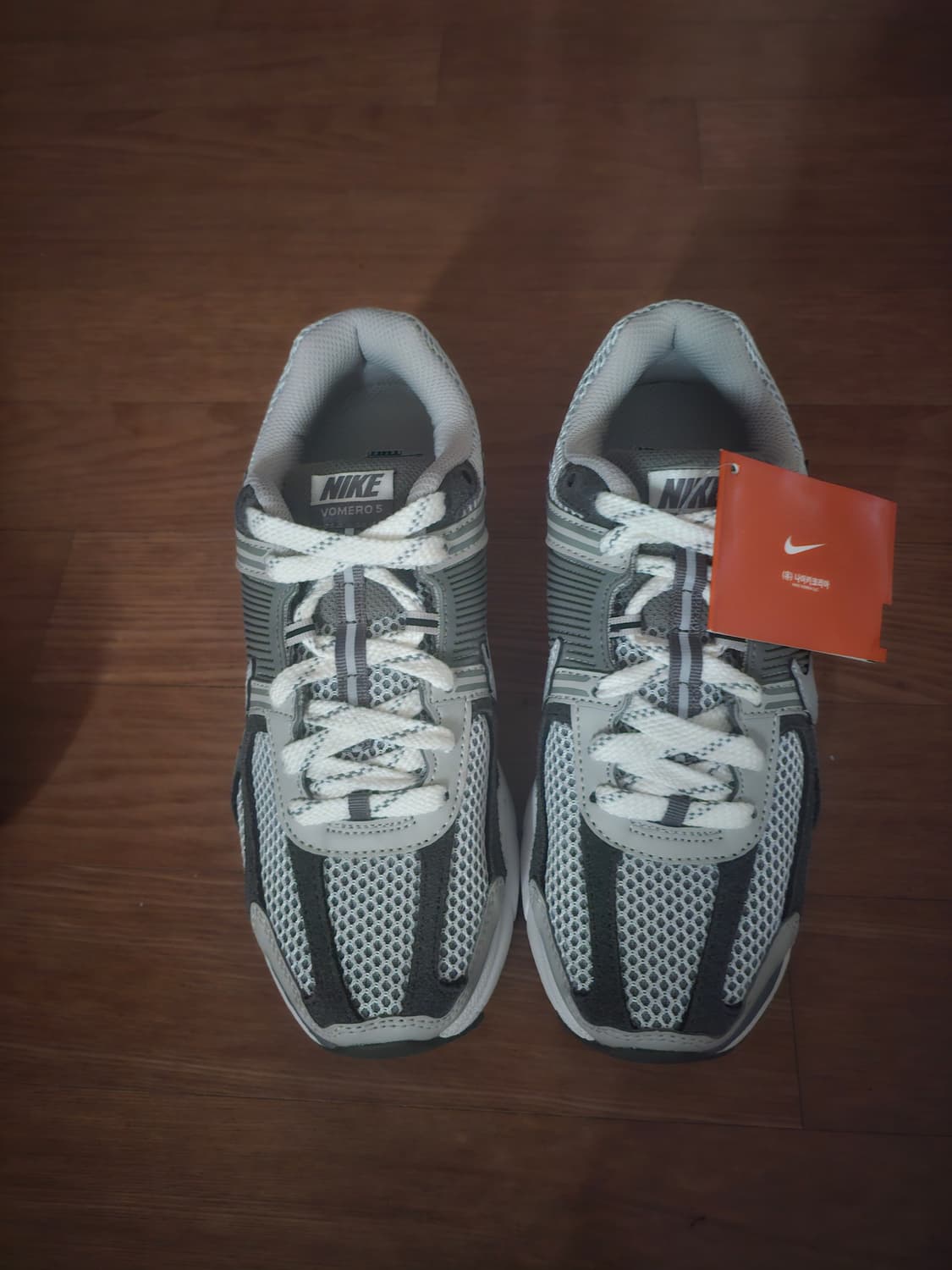 (새제품)나이키 보메로5 그레이 245 상품이미지1