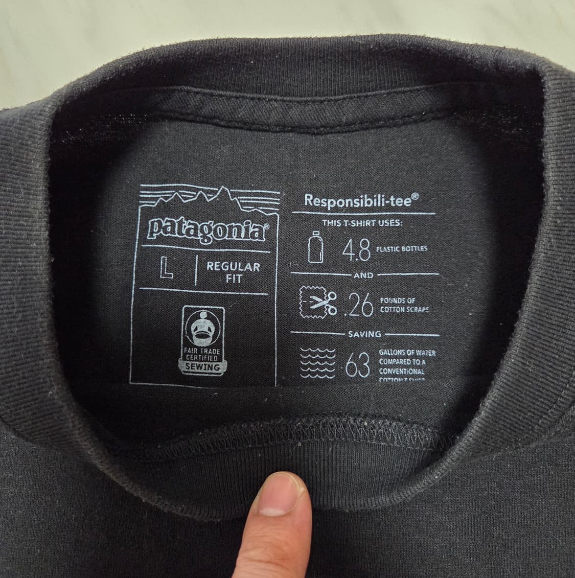 파타고니아 블랙 프린트 반팔 티셔츠  상품이미지6