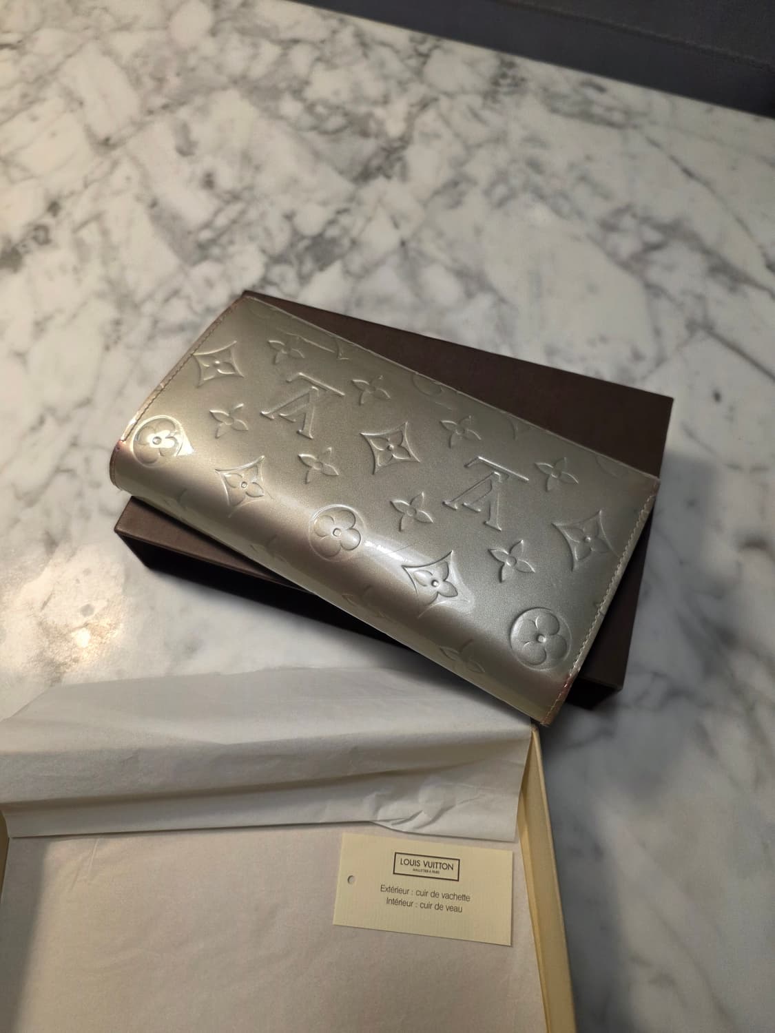 루이비통 베르니 은색 에나멜 장지갑 상품이미지5
