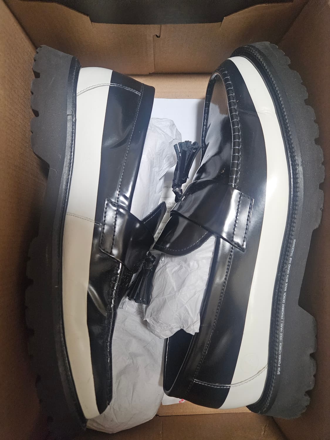 [US9] 콜한 x 프라그먼트 아메리칸 클래식 태슬 로퍼 블랙 화이트 상품이미지1