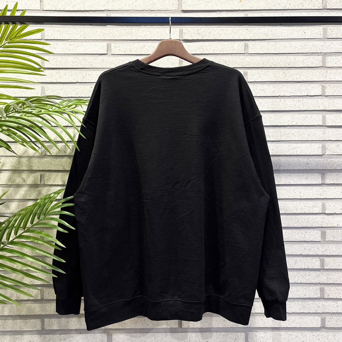 챔피온 볼스테이트 스웻셔츠 프렌즈 모티브 프린팅 디테일 블랙 상품이미지3