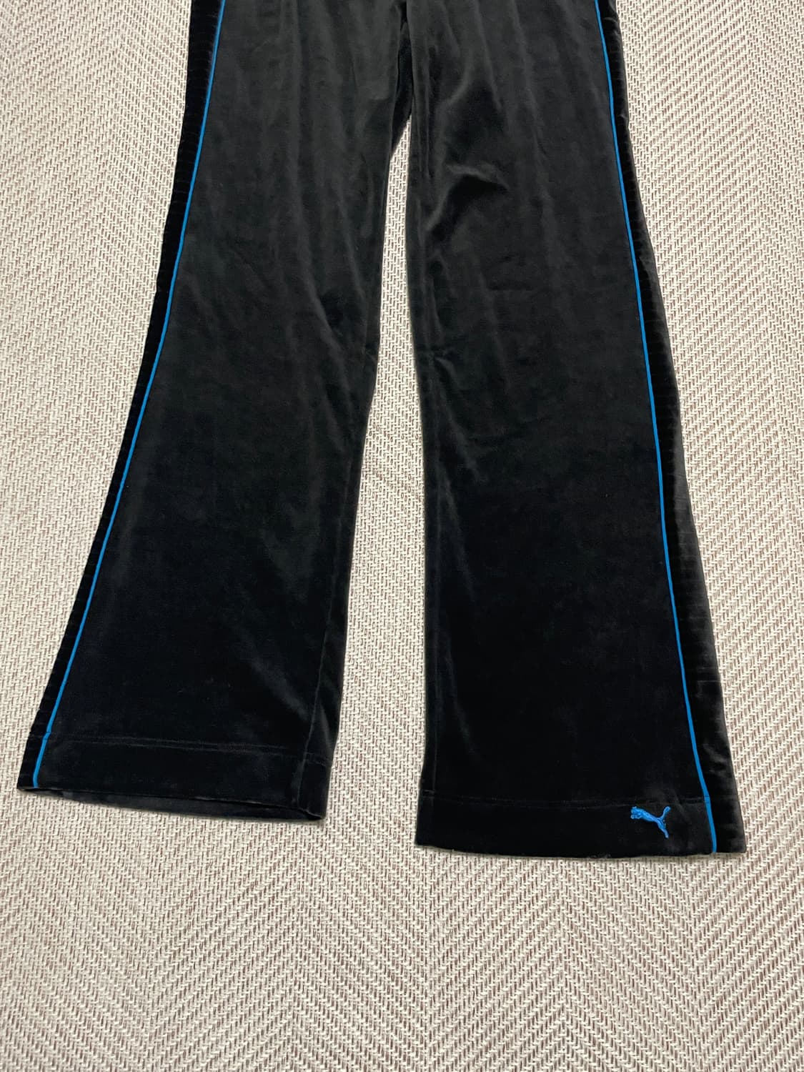 퓨마 벨루어 벨벳 플레어 핏 트랙팬츠  J03233 상품이미지2