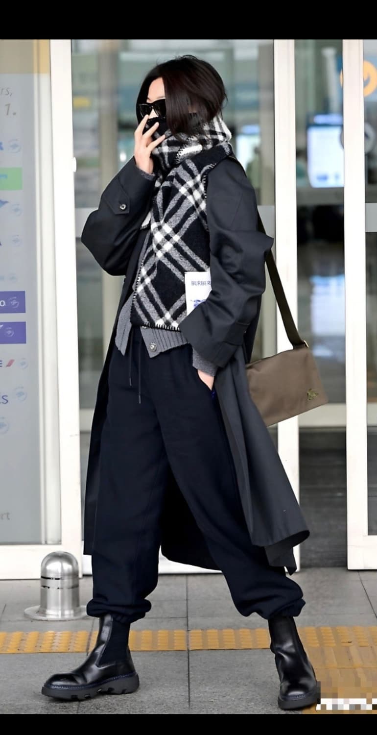 새상품)버버리 23FW 다니엘리 크리퍼 첼시부츠 43사이즈 팝니다 상품이미지5