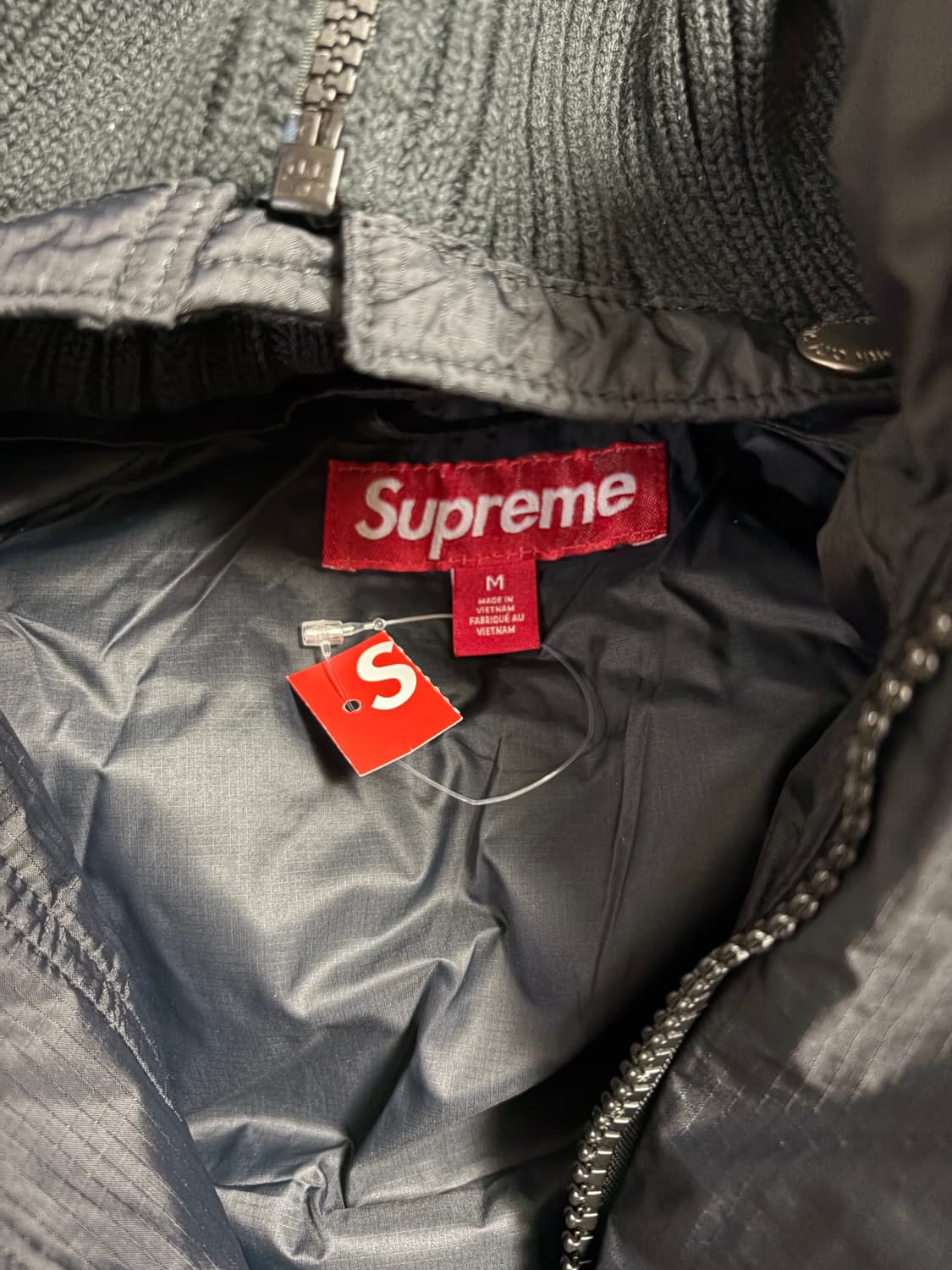 (새상품) [M] 슈프림 페이스마스크 700-필 다운 퍼퍼 자켓 블랙 상품이미지3