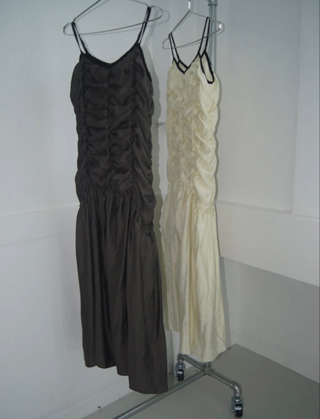 [새상품/웨딩촬영추천] 셔링 나시 원피스 상품이미지1