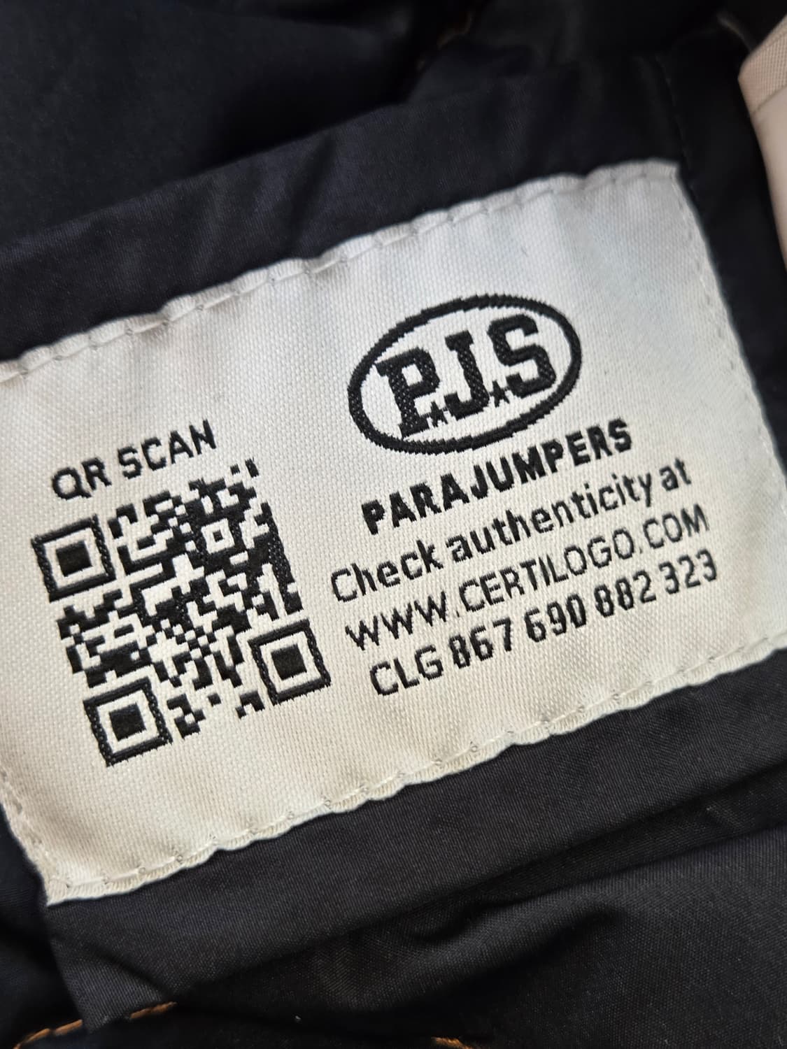 파라점퍼스 남성용 고비 패딩 네이비 색상 XL사이즈 판매합니다. 택 달린 상품이미지8