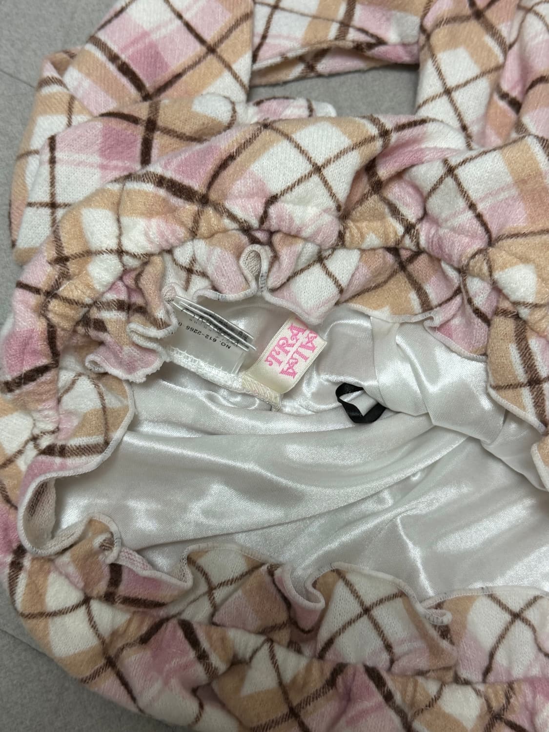 트랄라라 라떼갸루 아가일 체크 프릴 빅리본 오프숄더 니트 상품이미지3