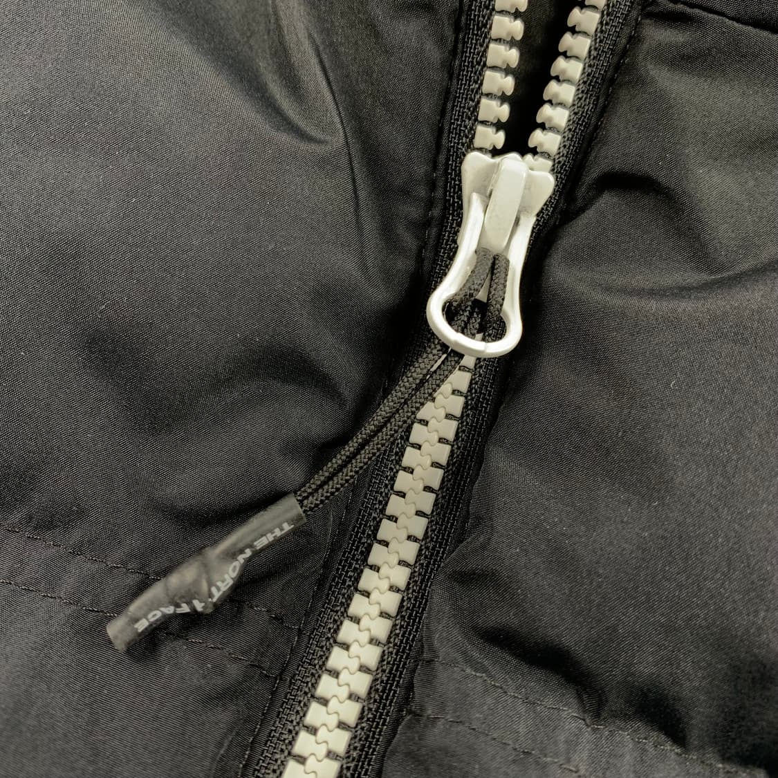 노스페이스 알칸 티볼 패딩 자켓 블랙   상품이미지3