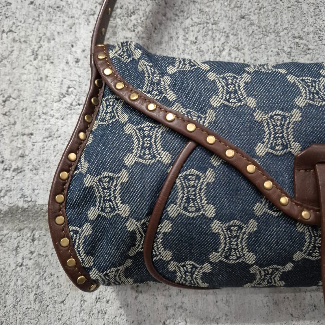 셀린느 트리오페 마카담 데님 숄더백 상품이미지3