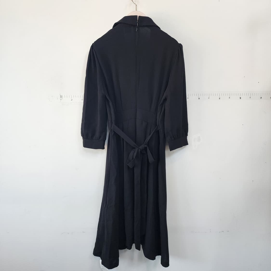 BENITO 테일러드 블랙 랩 스타일 롱 원피스 상품이미지3