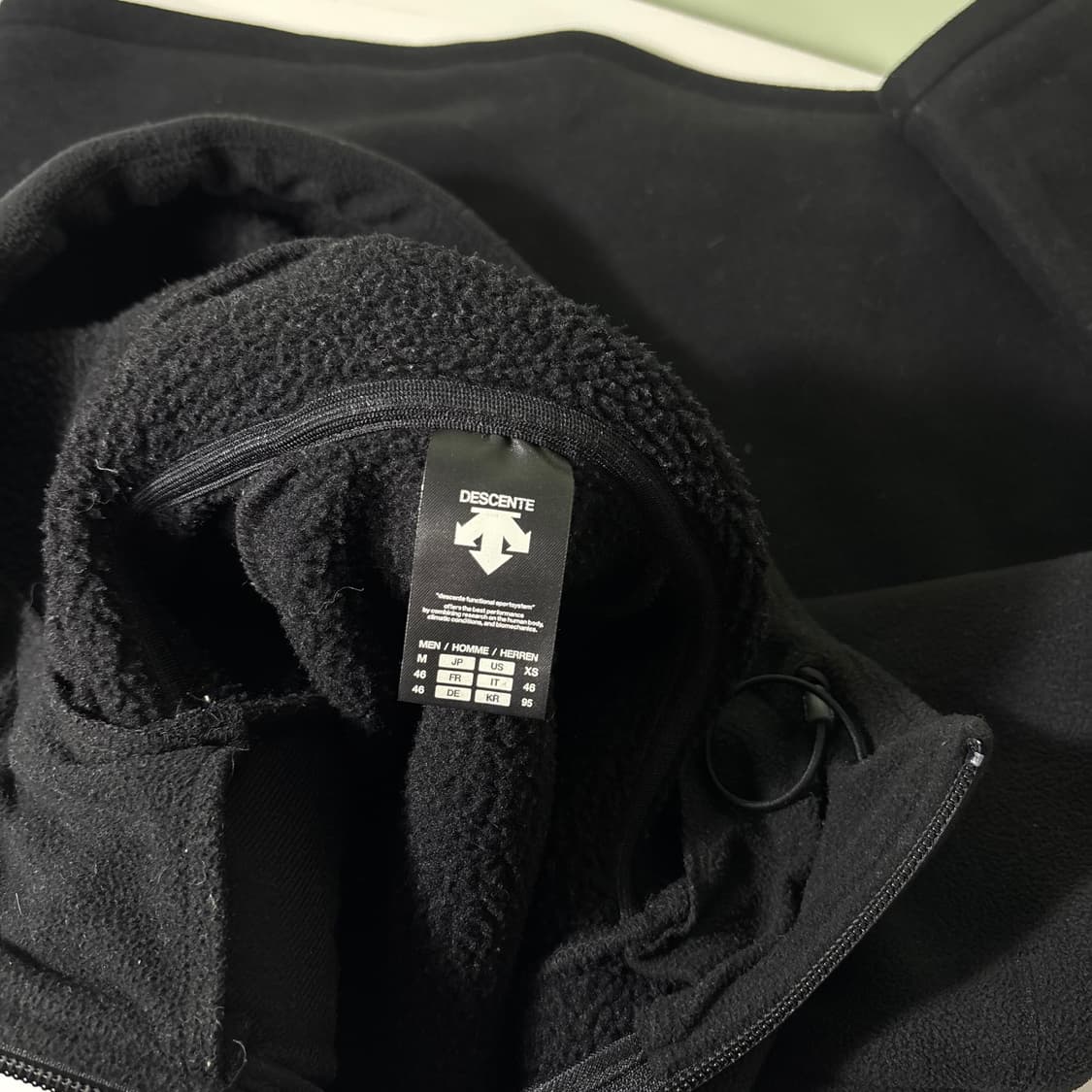 95 데상트 블랙 플리스 후드집업 상품이미지4