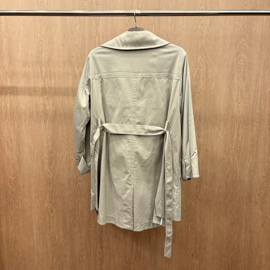 시스템 트렌치 미디 코트 언밸런스 프론트 허리 스트랩 슬릿 디테일 베이지 상품이미지3