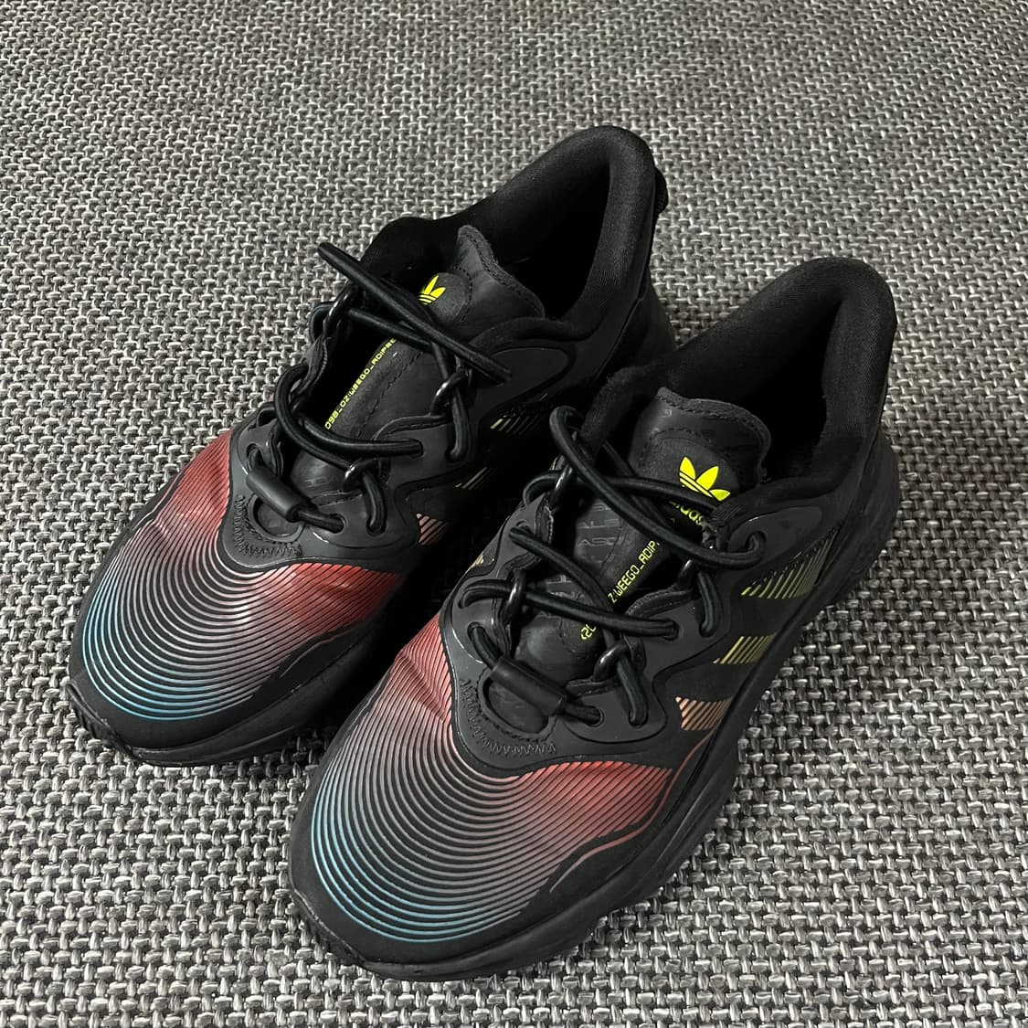 아디다스 오즈위고 코어 블랙 솔라 옐로우   235 상품이미지1