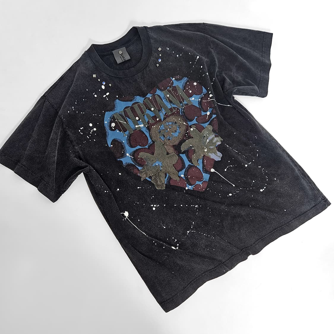Nirvana 하트 셰입트 박스 페인팅 티셔츠 (dark gray) 상품이미지1