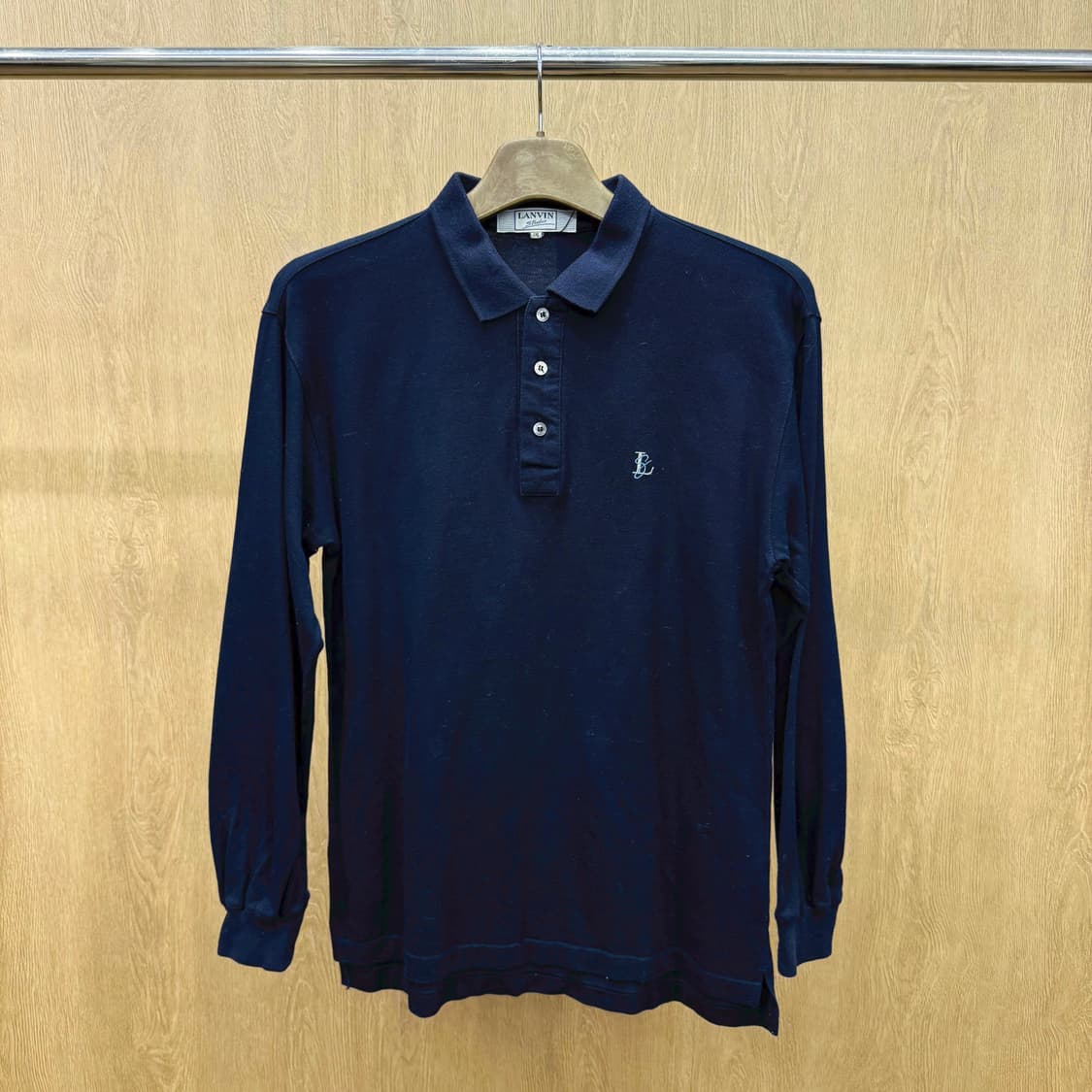 랑방 긴팔 카라 티셔츠 로고자수 3버튼 포인트 디테일 레귤러핏 블랙 상품이미지2