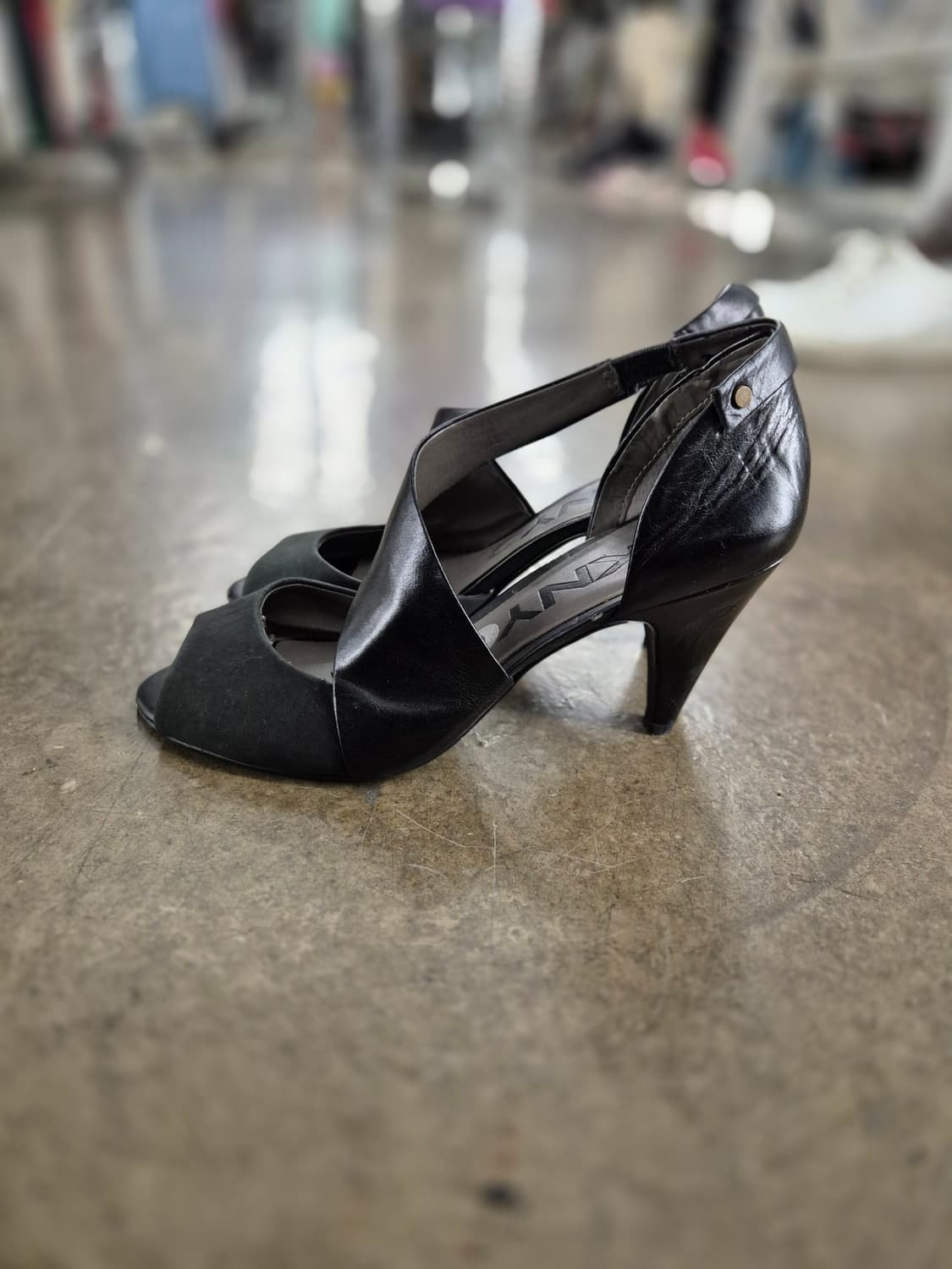 DKNY 블랙 힐 240 상품이미지3