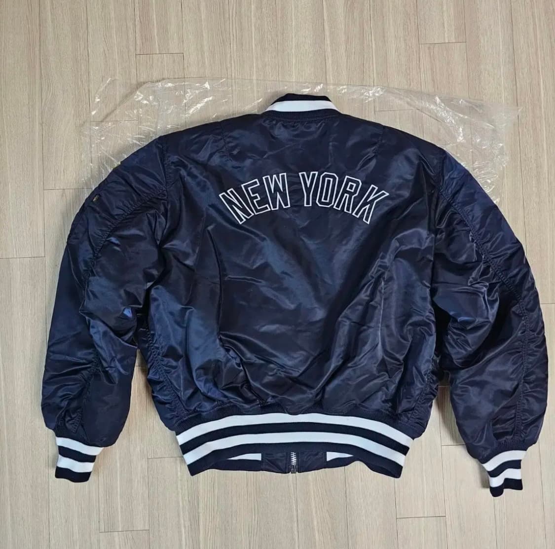 XL 새제품) 뉴에라 양키스 X 알파 인더스트리 MA-1 봄버 패딩 양면 상품이미지2