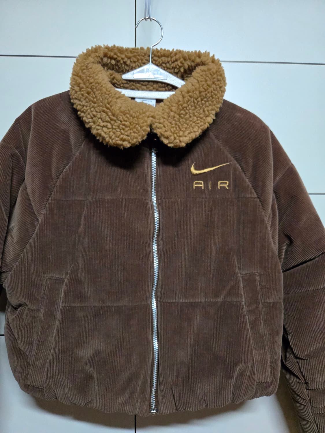 나이키 에어 코듀로이 우먼스 브라운 크롭 패딩 상품이미지1