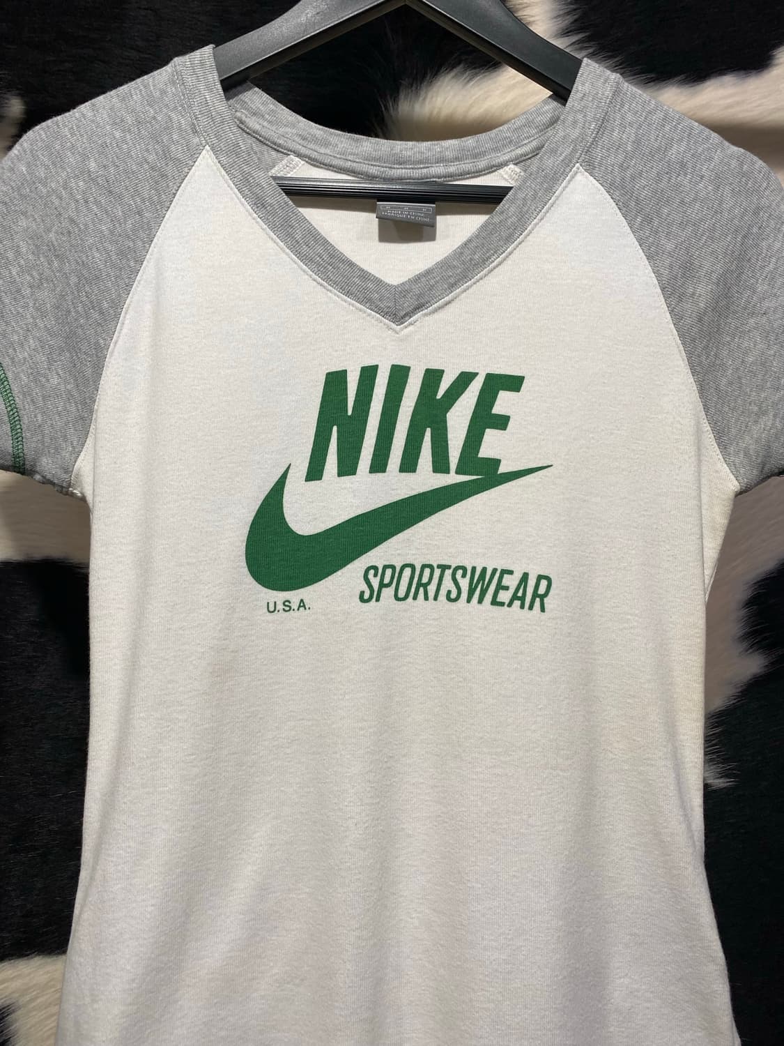 Nike 스티치 디테일 슬림핏 브이넥 반팔티셔츠 상품이미지3