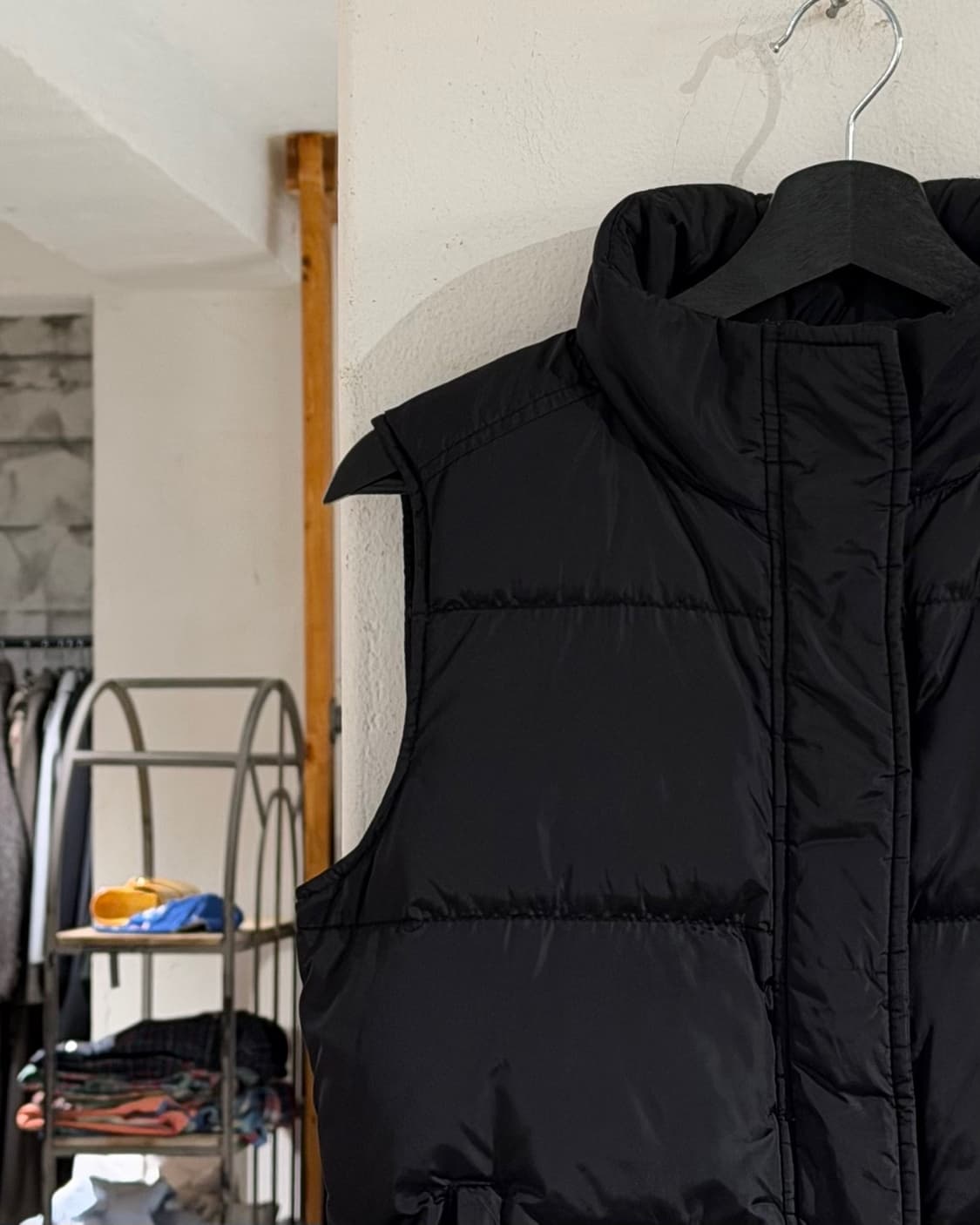 프라다 블랙 베이직 패딩 베스트 상품이미지2