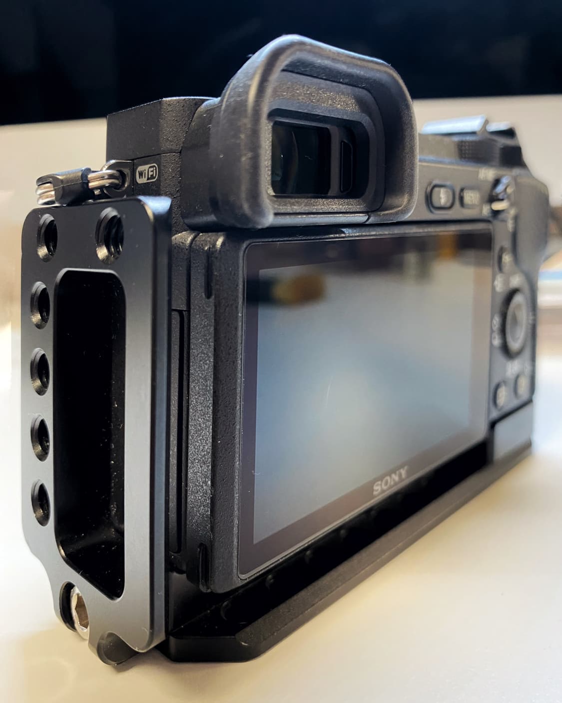 소니 a6400 바디 + 스몰리그케이지, 선가이드, 충전 배터리 키트 상품이미지3