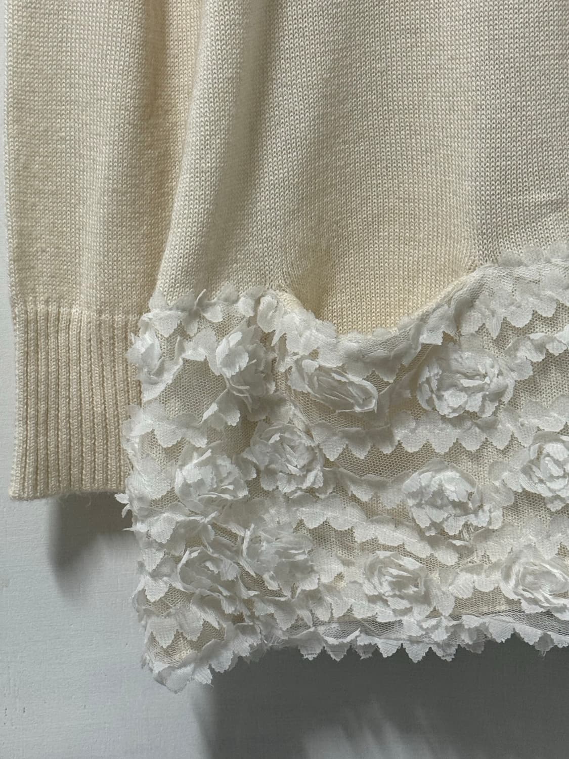 레이스 포켓 울 라운드 니트 상품이미지2