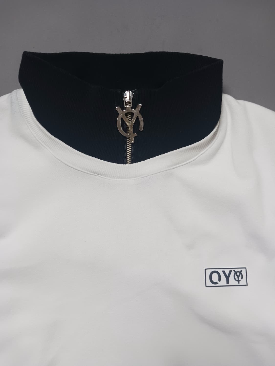 [프리] 오와이 화이트 로고지퍼 폴라 맨투맨 스웨트셔츠 OY 상품이미지2